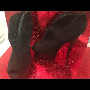 Carlos Santana suede Booty heels